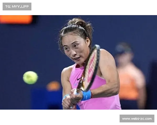 郑钦文首轮横扫前赛会亚军 发球制胜分全面压制对手